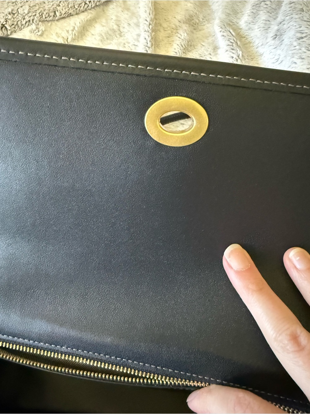 Coach Dinky bag black with gold hardware - Picture 5 of 16